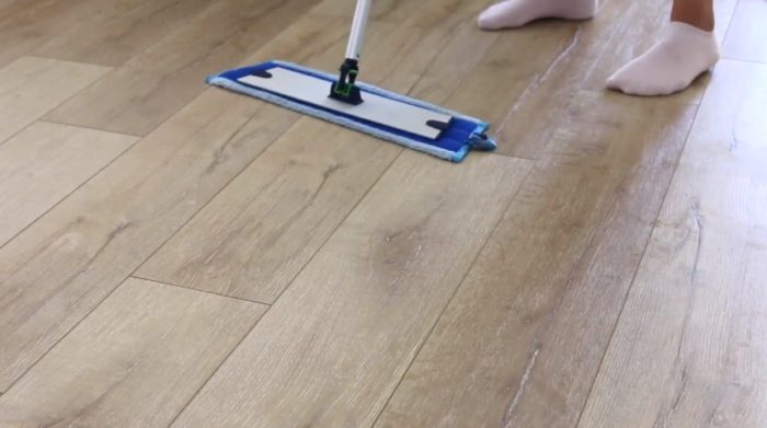 cleaning a laminate floor with a microfiber mop